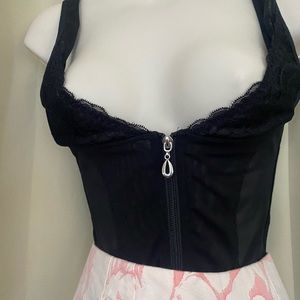 Q-T Intimates zip up cleavage defining shaper